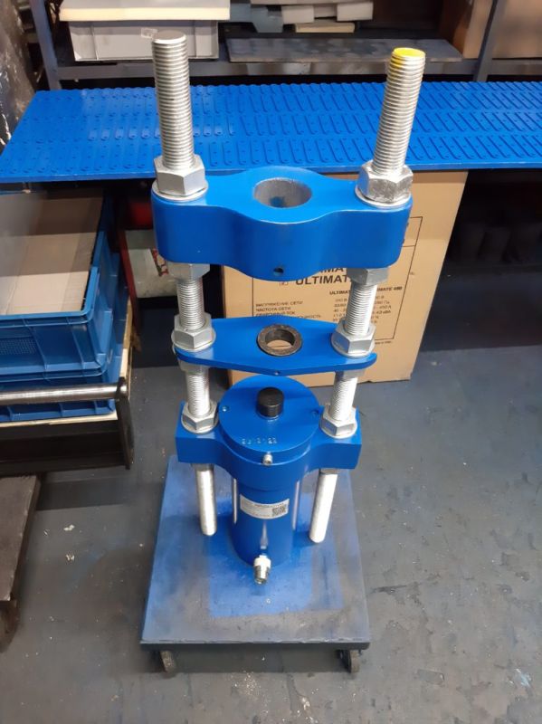 ARTAZ гидравлический выпрессовщик пальцев траковых цепей ВПТ70, 70 т, ход 250 мм, 5 пуансонов