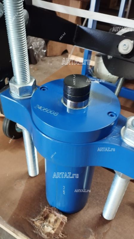 Выпрессовщик шкворней с пневмогидравлическим насосом и тележкой ВШ50-200 (ВШ50-200М)