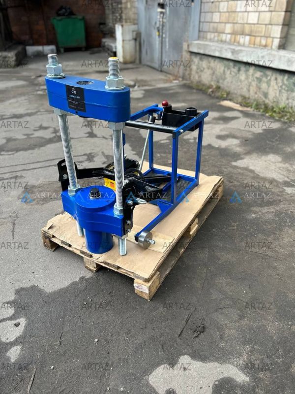 Выпрессовщик шкворней с пневмогидравлическим насосом и тележкой ВШ95-300 (ВШ95-300М)