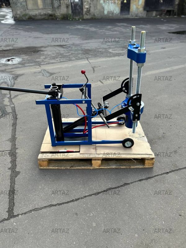 Выпрессовщик шкворней с встроенным ручным насосом и тележкой ВШ70-400 (ВШ70-400М)