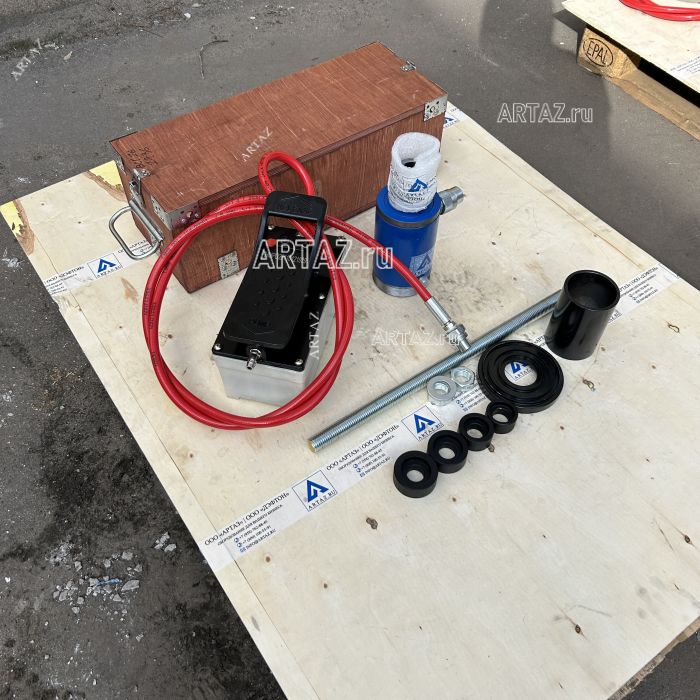 ARTAZ гидравлический выпрессовщик сайлентблоков 16 т ВСГ16-Пг с пневмогидравлическим насосом, в кейсе