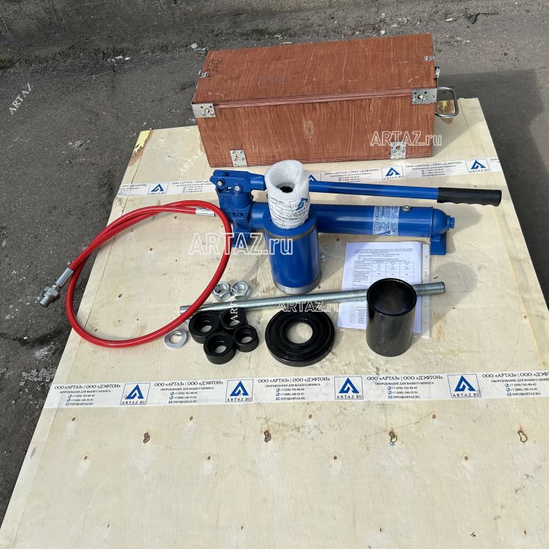 ARTAZ гидравлический выпрессовщик сайлентблоков 16 т ВСГ16-Рг с ручным насосом, ход 60 мм, в кейсе