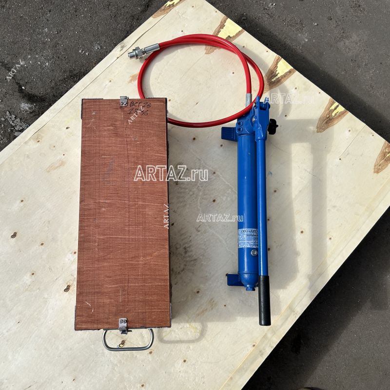 ARTAZ гидравлический выпрессовщик сайлентблоков 16 т ВСГ16-Рг с ручным насосом, ход 60 мм, в кейсе