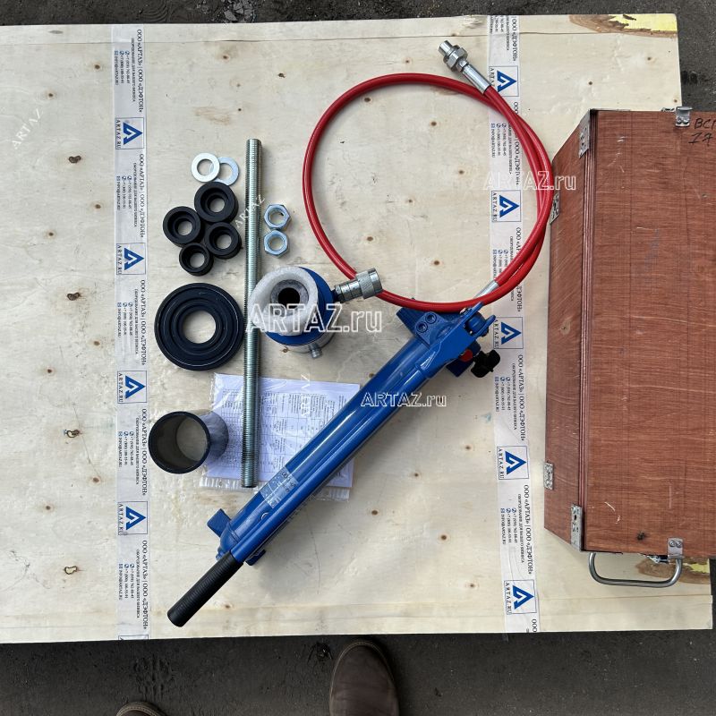 ARTAZ гидравлический выпрессовщик сайлентблоков 16 т ВСГ16-Рг с ручным насосом, ход 60 мм, в кейсе