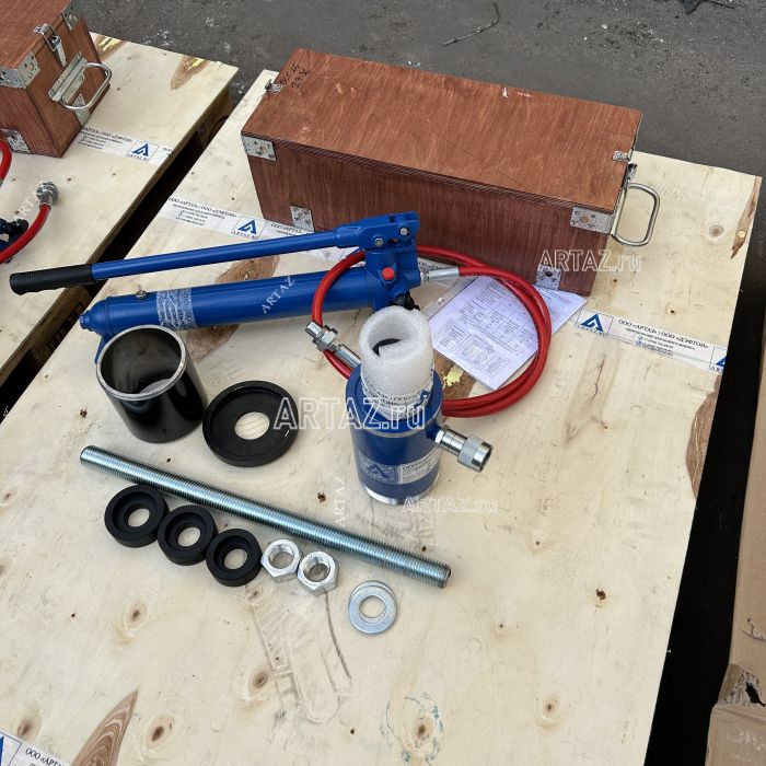 ARTAЗ гидравлический выпрессовщик сайлентблоков 25 т ВСГ25-Рг, переносной, с ручным насосом, в кейсе