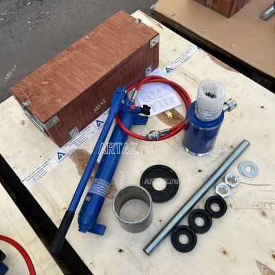 ARTAЗ гидравлический выпрессовщик сайлентблоков 25 т ВСГ25-Рг, переносной, с ручным насосом, в кейсе