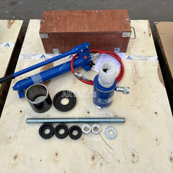ARTAЗ гидравлический выпрессовщик сайлентблоков 25 т ВСГ25-Рг, переносной, с ручным насосом, в кейсе