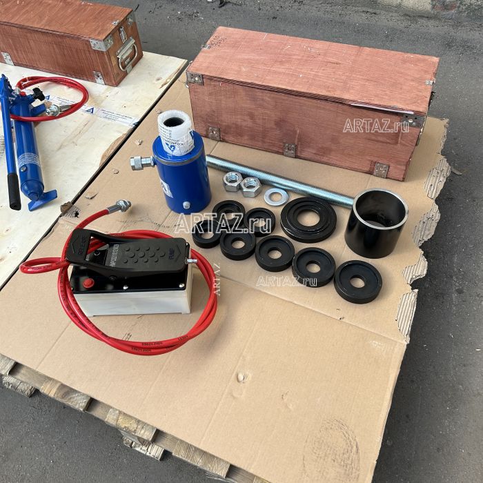 ARTAЗ гидравлический съёмник сайлентблоков 50 т для грузовых авто, пневмовозврат, в кейсе, ВСГ40(50)