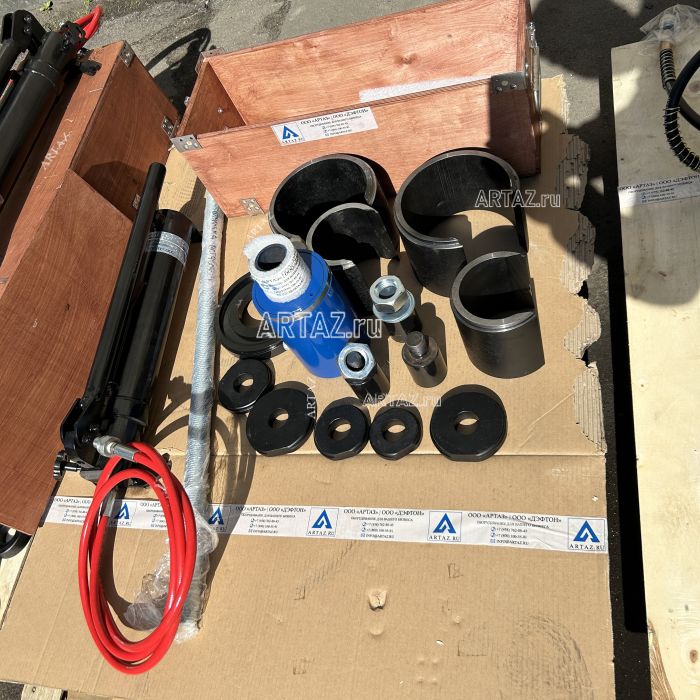 Гидравлический выпрессовщик пальцев и втулок ARTAZ 50 т, 70 МПа, с ручным насосом, переносной ВСГ40(50)П-Рг2