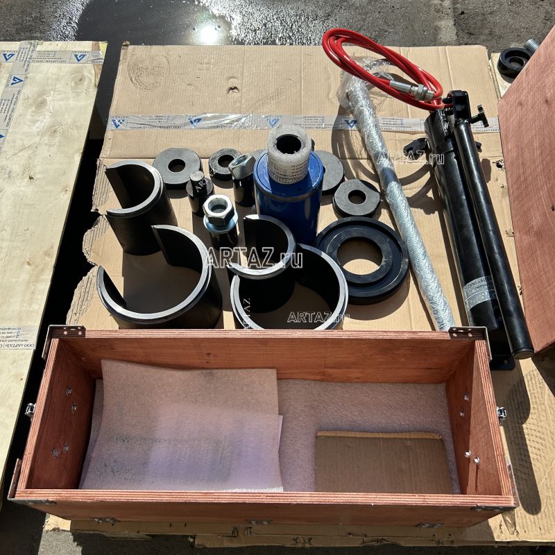 Гидравлический выпрессовщик пальцев и втулок ARTAZ 50 т, 70 МПа, с ручным насосом, переносной ВСГ40(50)П-Рг2