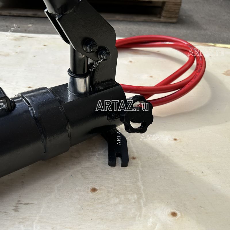 Ручной гидравлический насос ARTAZ 2 л для выпрессовщиков РГН-2