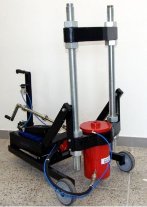 ARTAZ Пневмогидравлический выпрессовщик шкворней 80 т на тележке, рабочая зона 330×770 мм, HL-P-SC 80