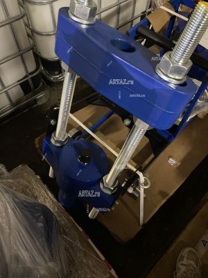 Выпрессовщик шкворней с пневмогидравлическим насосом и тележкой ВШ70-200 (ВШ70-200М)