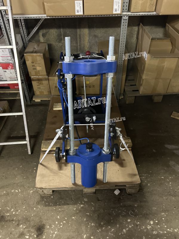 Выпрессовщик шкворней с встроенным ручным насосом и тележкой ВШ50-200 (ВШ50-200М)