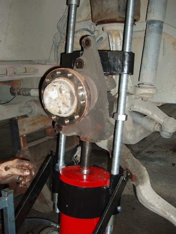 ARTAZ Пневмогидравлический выпрессовщик шкворней 80 т на тележке, рабочая зона 330×770 мм, HL-P-SC 80