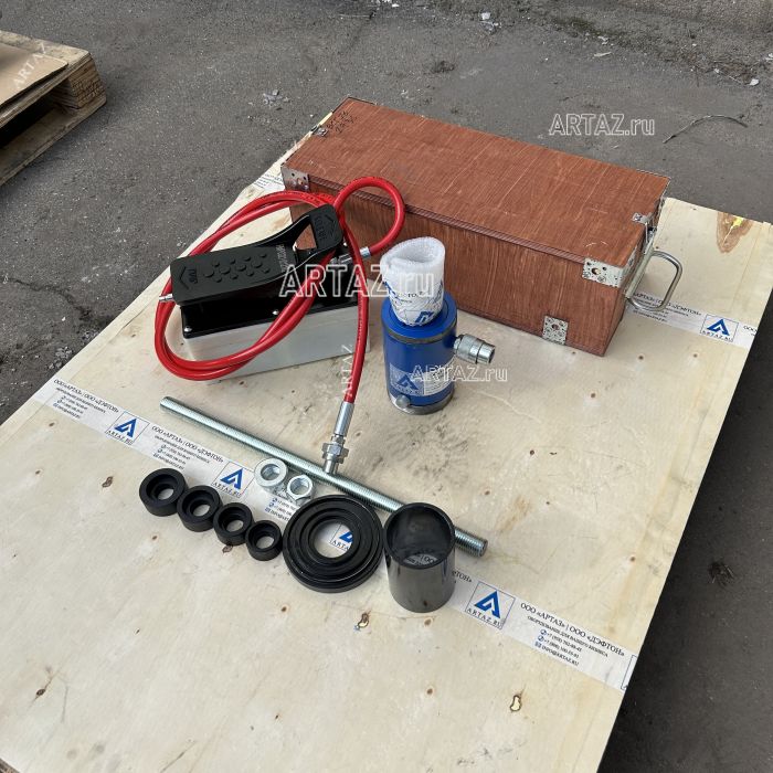 ARTA Z гидравлический выпрессовщик сайлентблоков 16 т ВСГ16-Пг с пневмогидравлическим насосом, в кейсе