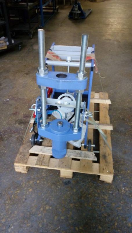 ARTAZ пневмогидравлический выпрессовщик шкворней для грузовиков ВШ70-300М, 77 т, на тележке, рабочая зона 420×300 мм