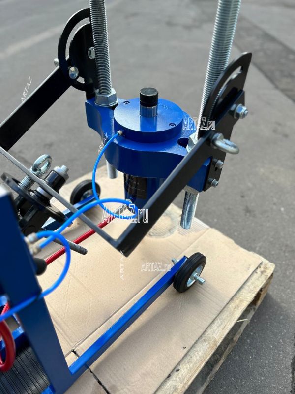 Выпрессовщик шкворней с встроенным ручным насосом и тележкой ВШ70-300 (ВШ70-300М)