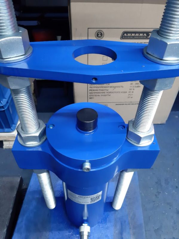 ARTAZ гидравлический выпрессовщик пальцев траковых цепей ВПТ70, 70 т, ход 250 мм, 5 пуансонов