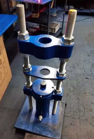 ARTAZ гидравлический выпрессовщик пальцев траковых цепей ВПТ70, 70 т, ход 250 мм, 5 пуансонов