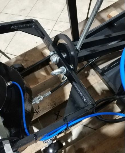 Выпрессовщик шкворней с встроенным ручным насосом и тележкой ВШ95-300 (ВШ95-300М)