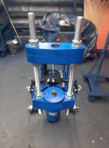 Выпрессовщик шкворней с пневмогидравлическим насосом и тележкой ВШ95-300 (ВШ95-300М)