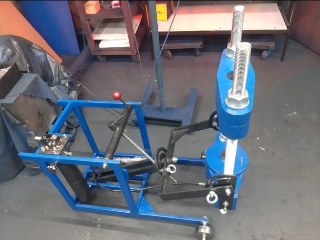 Выпрессовщик шкворней с встроенным ручным насосом и тележкой ВШ70-300 (ВШ70-300М)