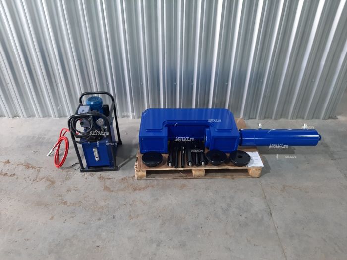 ARTAZ гидравлический выпрессовщик пальцев траковых цепей ВПТ150СБ 150 т, рабочая зона 1050×150 мм, ход 500 мм