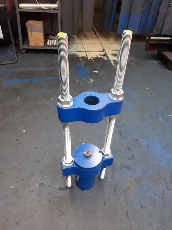 Выпрессовщик шкворней ARTAZ ВШ70-300П 77 т пневмогидравлический для грузовиков, рабочая зона 420×300 мм, педаль