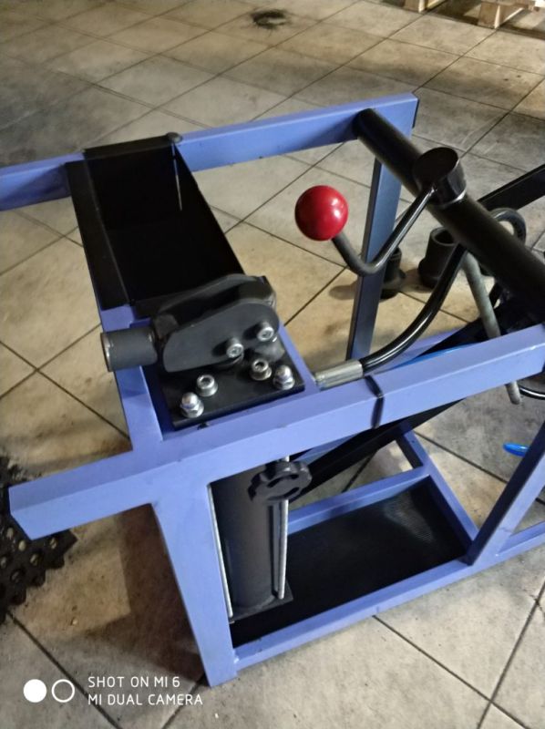 Выпрессовщик шкворней с встроенным ручным насосом и тележкой ВШ70-200 (ВШ70-200М)