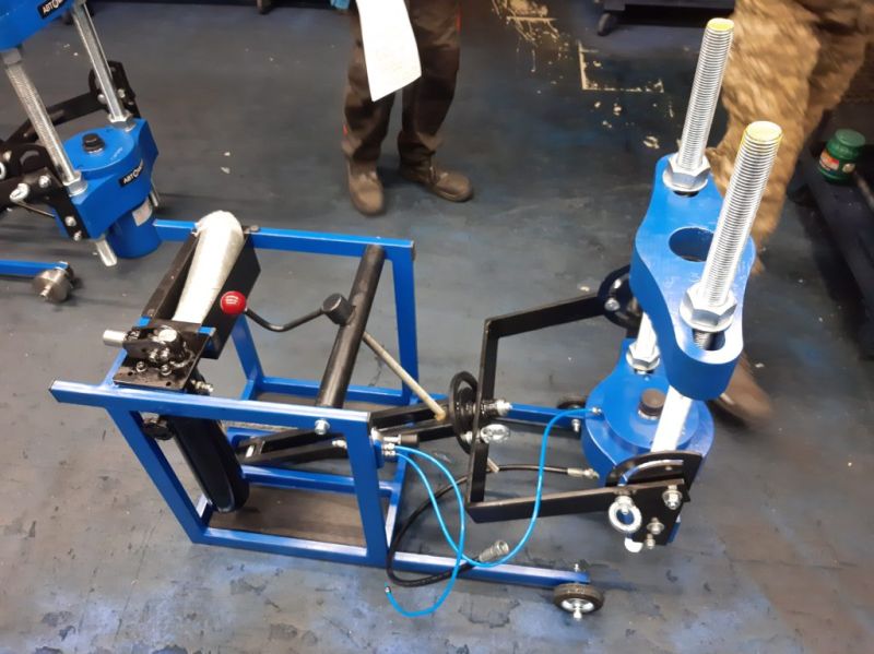 Выпрессовщик шкворней с встроенным ручным насосом и тележкой ВШ70-400 (ВШ70-400М)