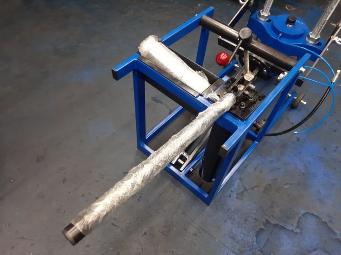 Выпрессовщик шкворней с встроенным ручным насосом и тележкой ВШ70-400 (ВШ70-400М)