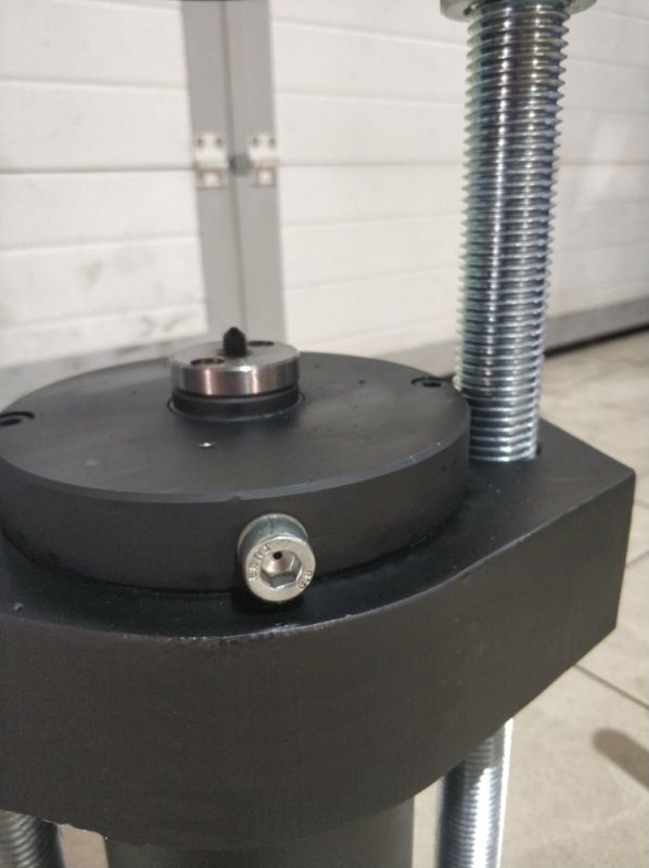 Выпрессовщик шкворней с ручным насосом без тележки ВШ50-200 (ВШ50-200П)