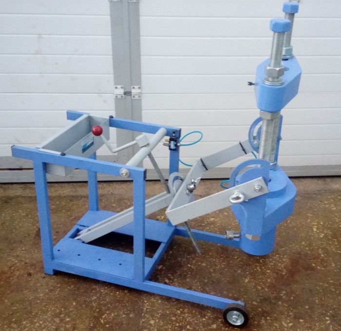 Выпрессовщик шкворней с пневмогидравлическим насосом и тележкой ВШ70-200 (ВШ70-200М)
