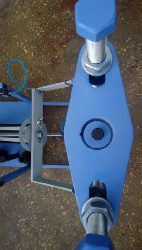 ARTAZ пневмогидравлический выпрессовщик шкворней для грузовиков ВШ70-300М, 77 т, на тележке, рабочая зона 420×300 мм