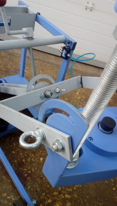 Выпрессовщик шкворней с пневмогидравлическим насосом и тележкой ВШ70-200 (ВШ70-200М)