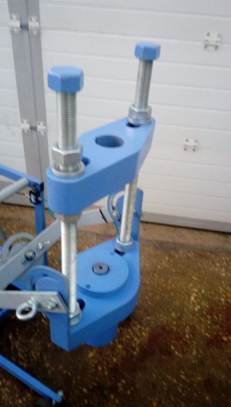 Выпрессовщик шкворней с встроенным ручным насосом и тележкой ВШ70-300 (ВШ70-300М)