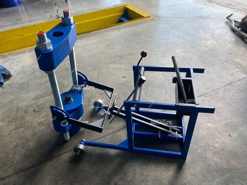 Выпрессовщик шкворней с пневмогидравлическим насосом и тележкой ВШ95-300 (ВШ95-300М)