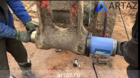 ARTAZ ВСГ-40П Универсальный выпрессовщик гидравлический для пальцев и втулок переносной в работе